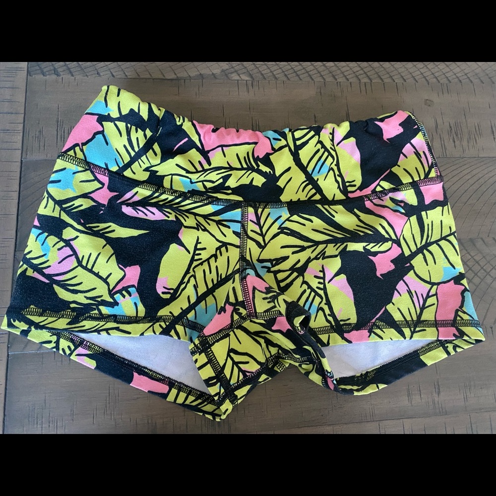 Fleo booty shorts